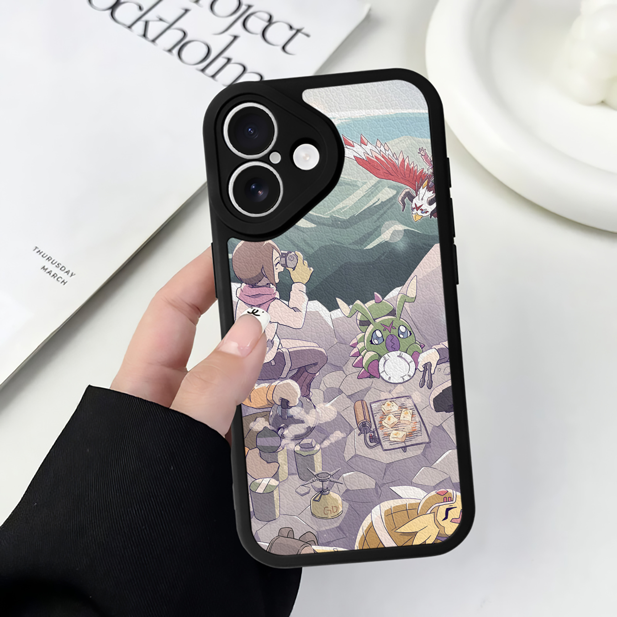 （画像用） Digimon デジタルモンスター/デジモン 【iPhone 16シリーズ対応】シリコンスマホケース（レザー調） 材質：シリコン